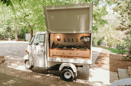 C'est La Vino - Mobile Bar thumbnail 2