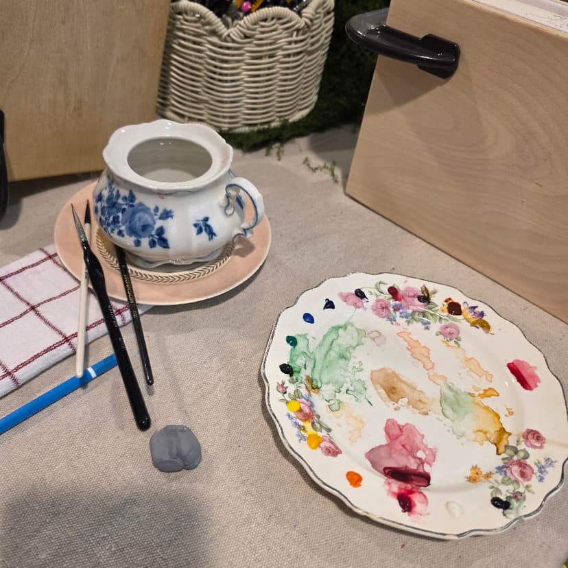 Past event with pictures - A Mad Hatter's Tea & Painted Pages Party 🫖 🎨